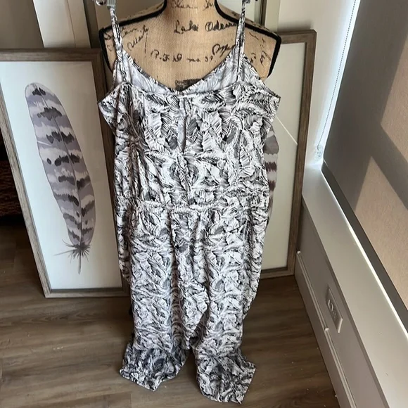 NWT Banana Republic palm leaf jumpsuit - Picture 7 of 14